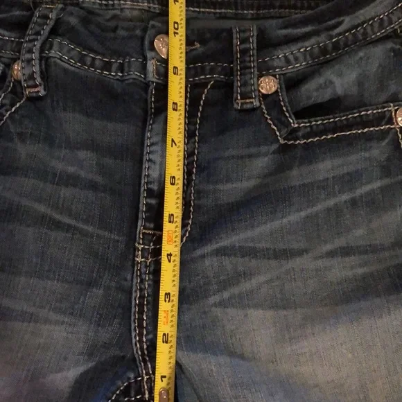 EUC Miss Me Distressed Jeans - Picture 4 of 8